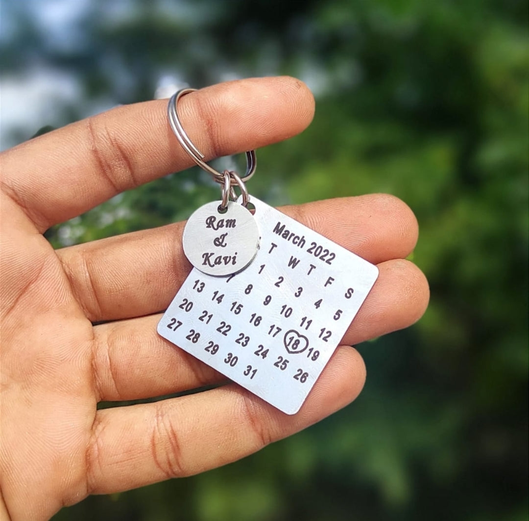 Personalized Calendar Keychain with Date | Giftify
